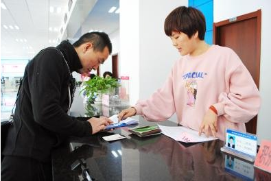 以專業服務收獲幸福感——記新碶街道便民服務中心積分窗口工作人員陳苗